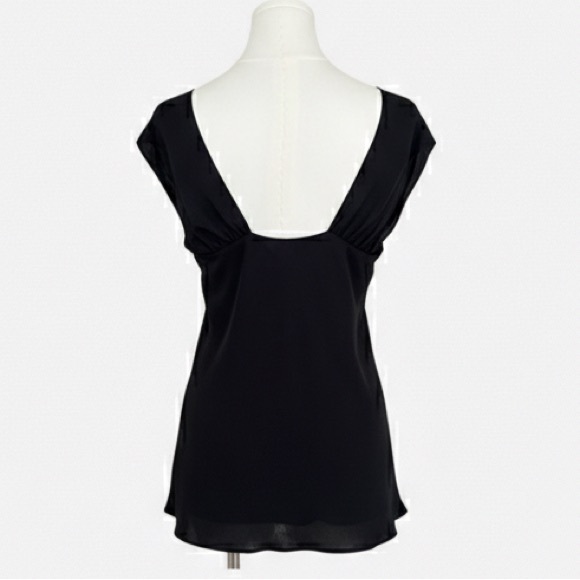 💐 Theory Women's Black Silk Cap Sleeve V-Neck Blouse Top. Size Medium - Picture 4 of 5